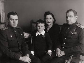 Лидия Ивановна с мужем и сыновьями